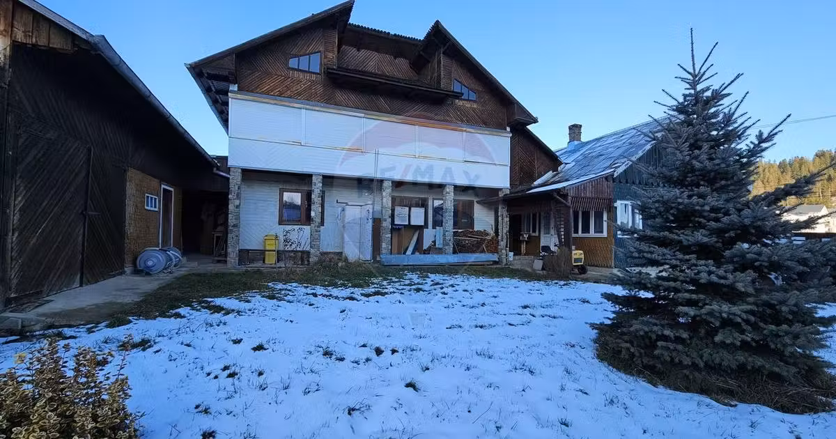 Casă de vânzare cu 6 camere, mobilată în Gura Humorului