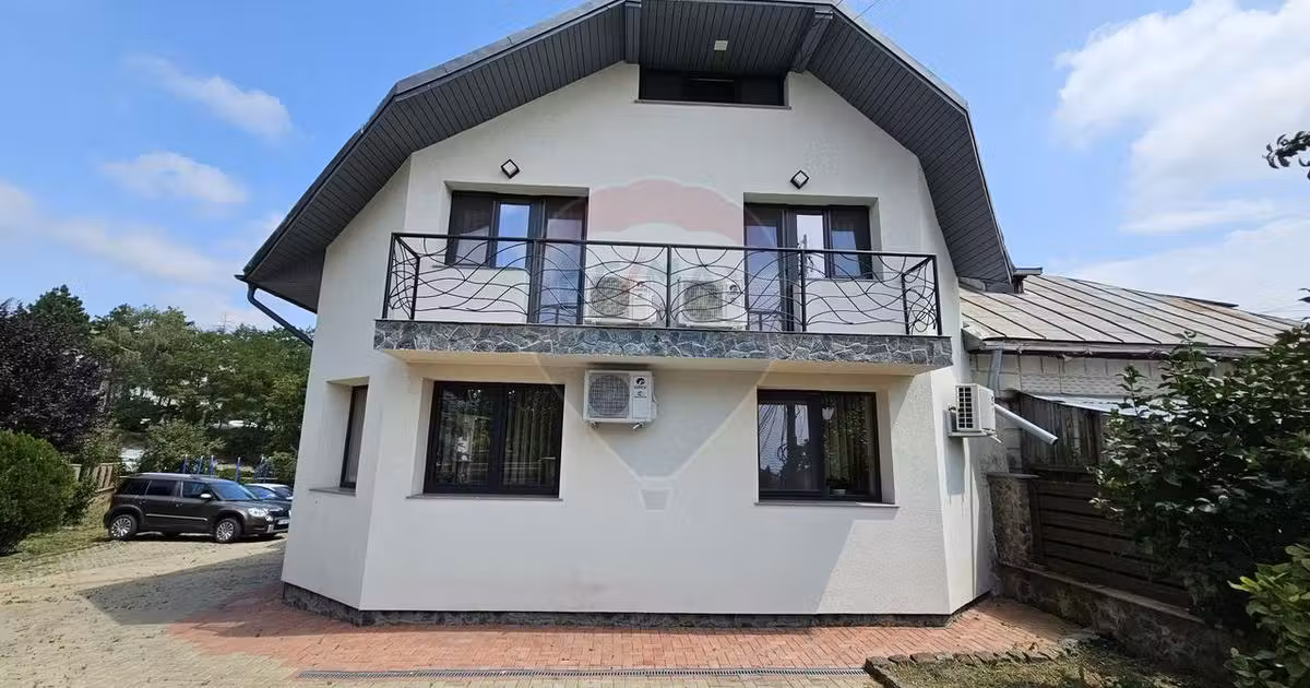 Casă individuală de vânzare cu 7 camere, mobilată în zona Central, Suceava