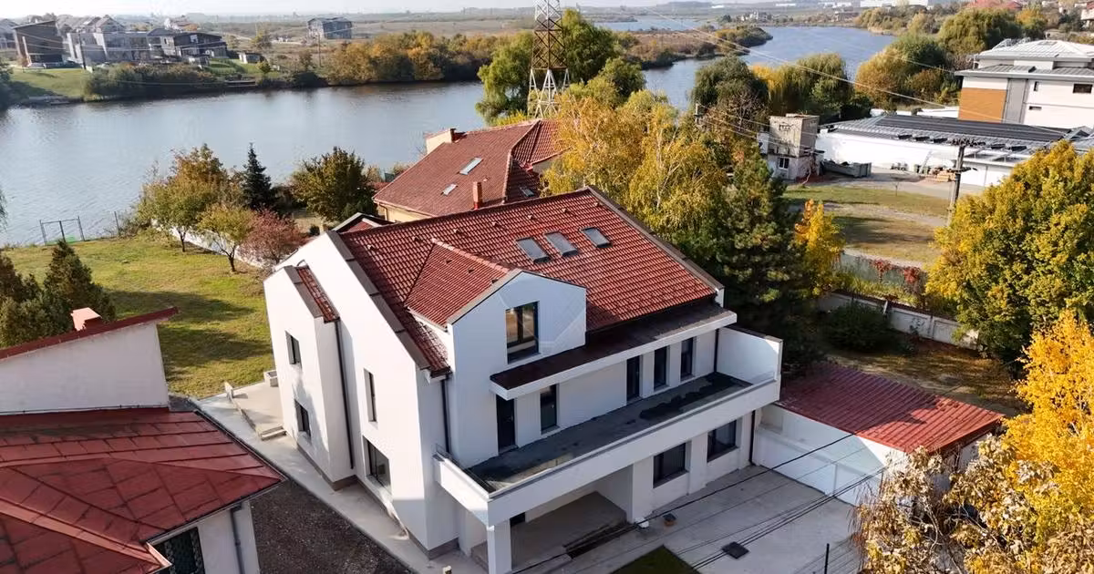 Casă individuală de vânzare cu 8 camere în Mogoșoaia