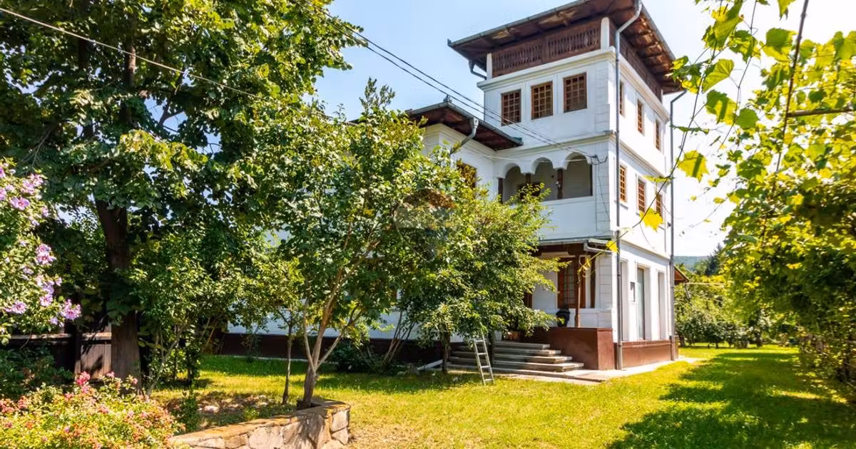 Casă individuală de vânzare cu 17 camere, mobilată în Vălenii de Munte