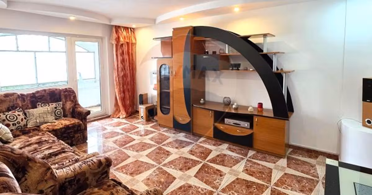 Apartament de vânzare cu 3 camere, mobilat în Râmnicu Sărat