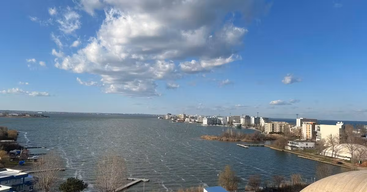 Apartament de vânzare cu 3 camere în zona Tomis Nord, Constanța