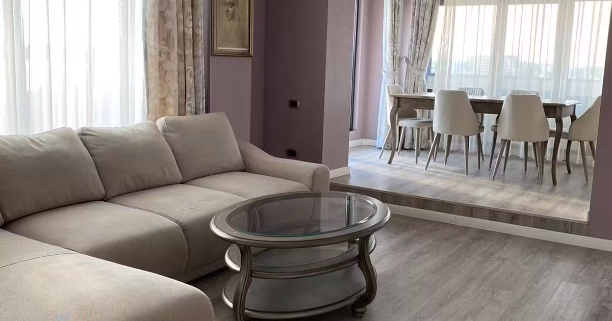 Apartament de vânzare cu 3 camere, mobilat în zona Delfinariu, Constanța