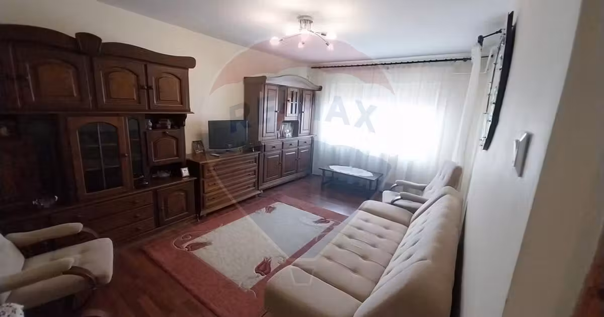 Apartament de vânzare cu 3 camere, mobilat în zona Lăpuș, Craiova