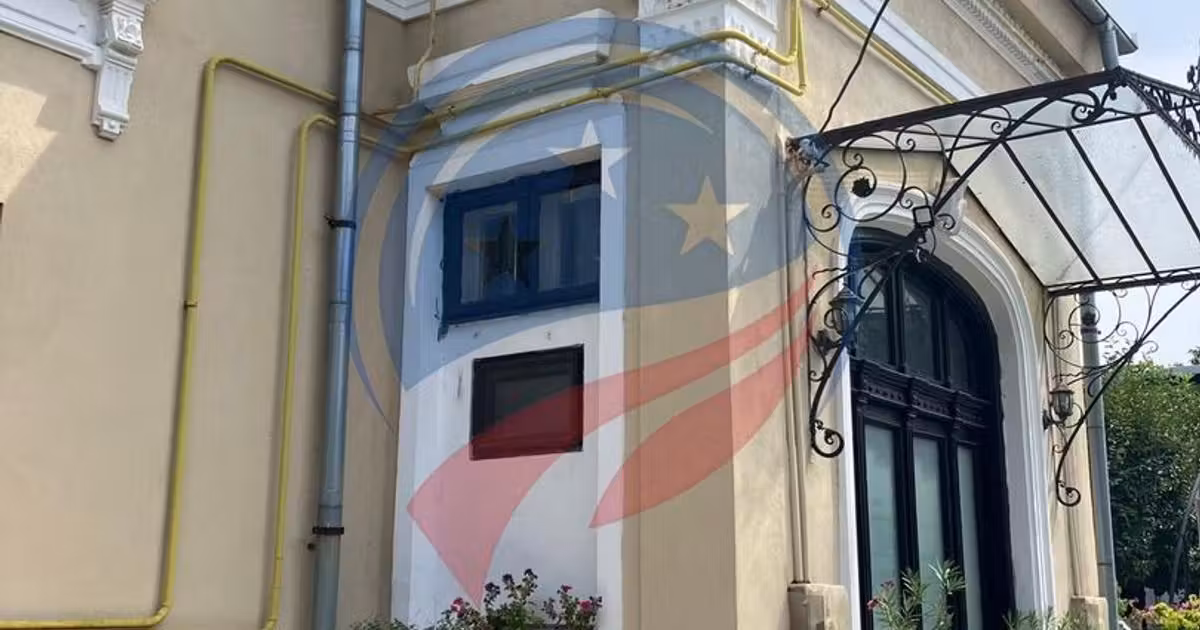 Casă individuală de vânzare cu 8 camere în zona Central, Craiova