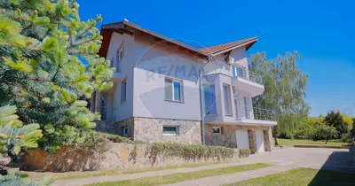 Casă Velența