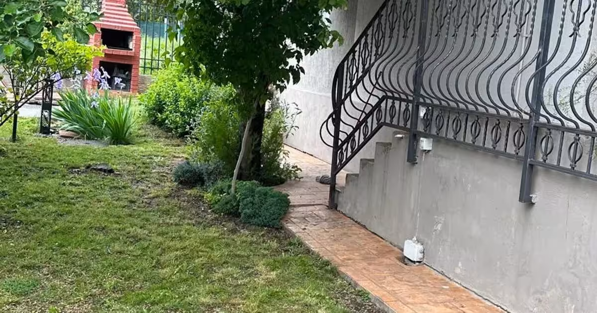 Casă individuală de vânzare cu 8 camere în zona Iancu Nicolae, Sector 1