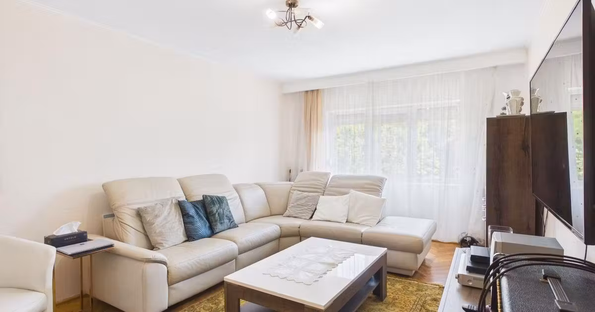 Apartament de vânzare cu 3 camere în zona Decebal, Oradea