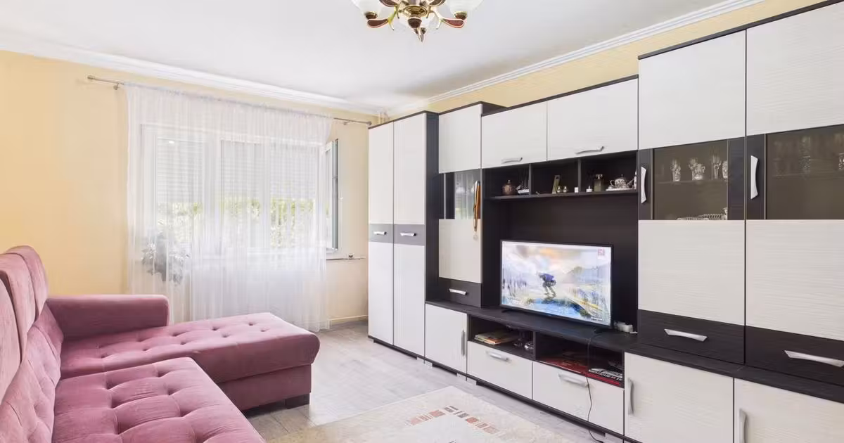 Apartament de vânzare cu 2 camere, mobilat în zona Rogerius, Oradea