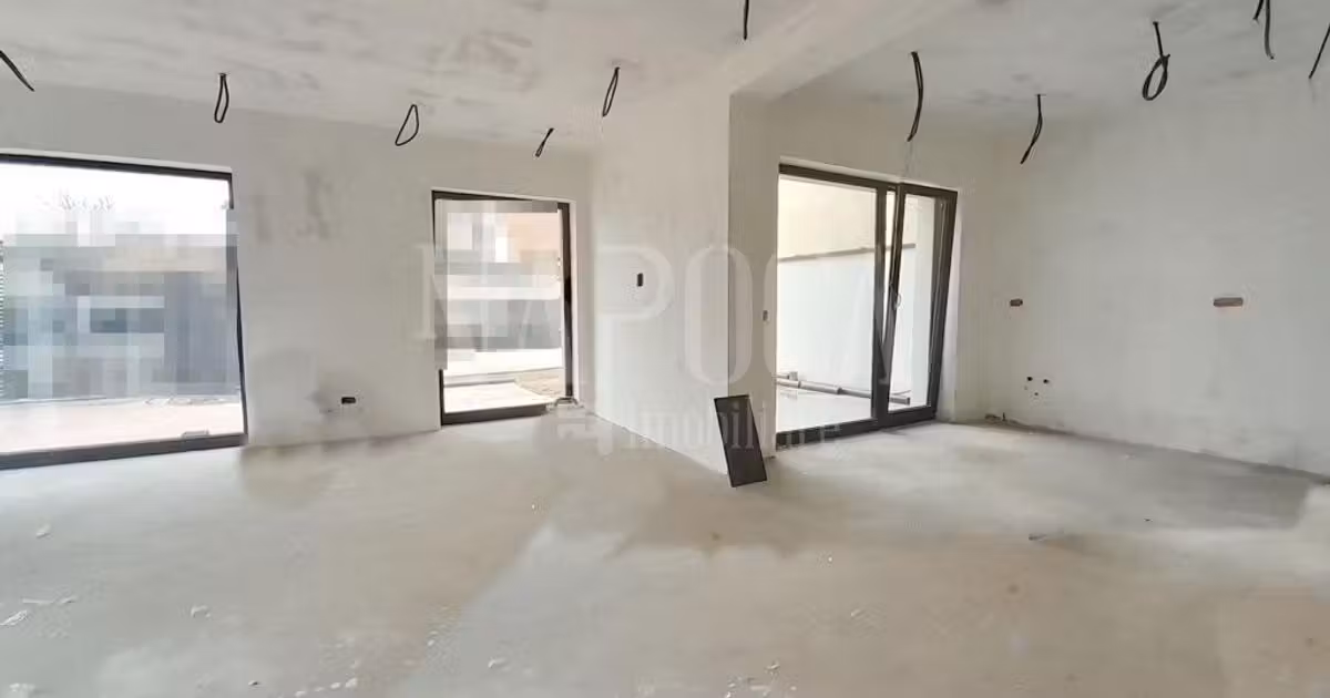 Apartament de vânzare cu 3 camere în zona Cantemir, Oradea