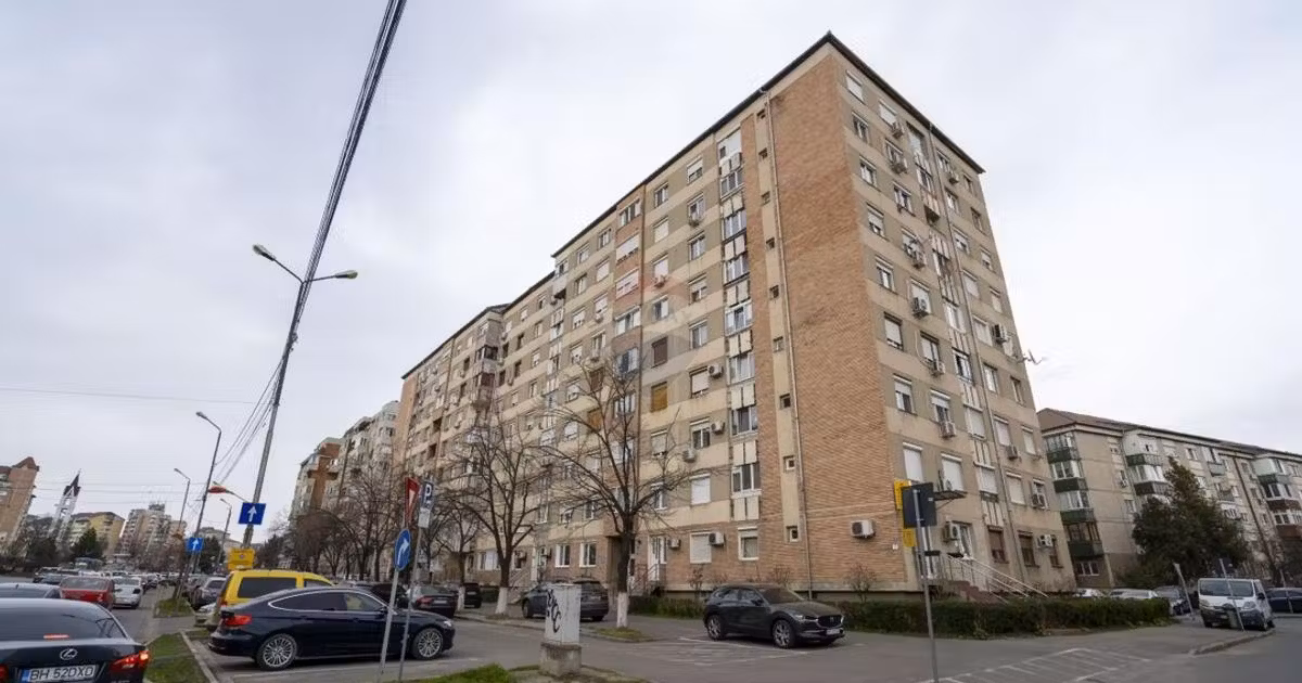 Apartament de vânzare cu 4 camere, mobilat în zona Decebal, Oradea