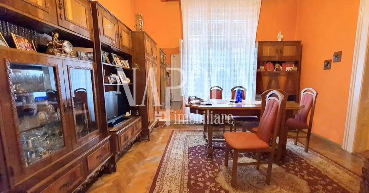 Apartament de vânzare cu 4 camere în zona Central, Oradea