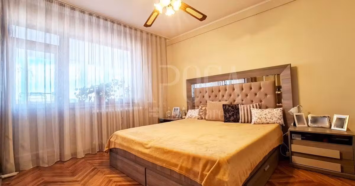 Apartament de vânzare cu 3 camere în zona Central, Oradea