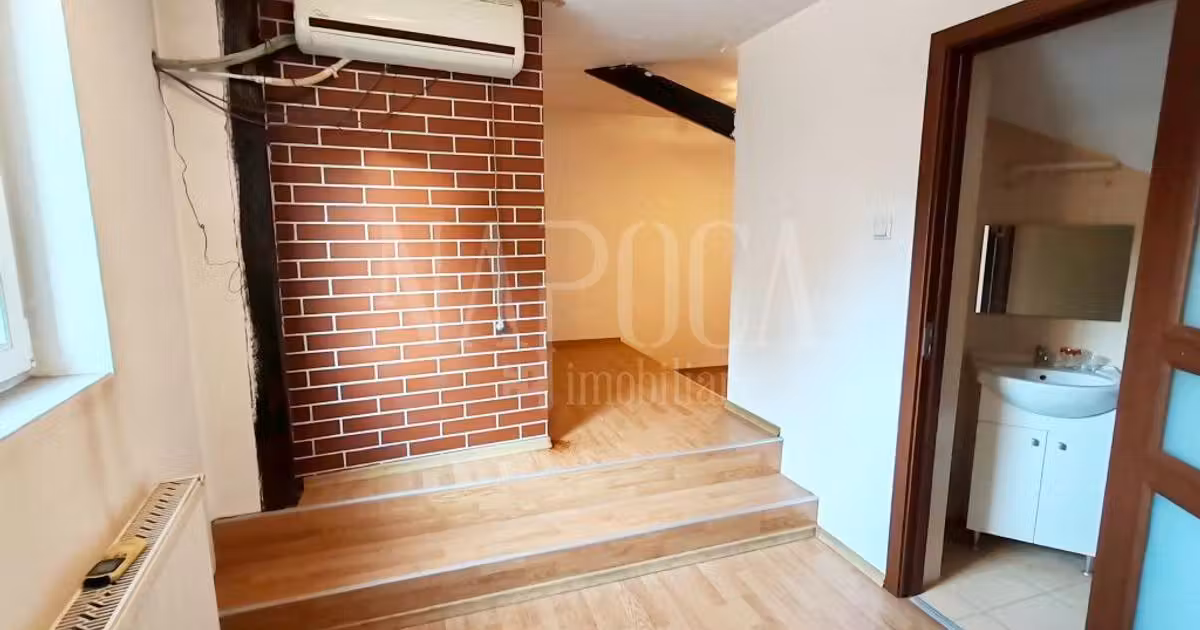 Apartament de vânzare cu 4 camere, mobilat în zona Central, Oradea