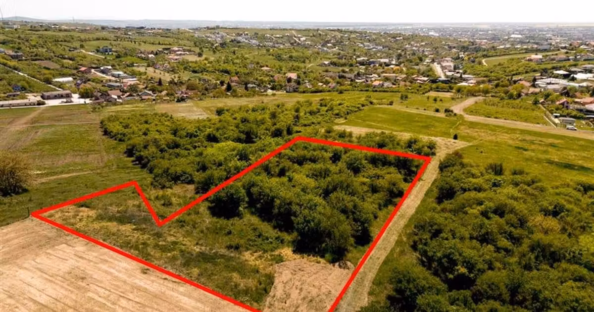 Teren intravilan de vânzare de 2414 mp, în zona Dealuri Oradea, Oradea