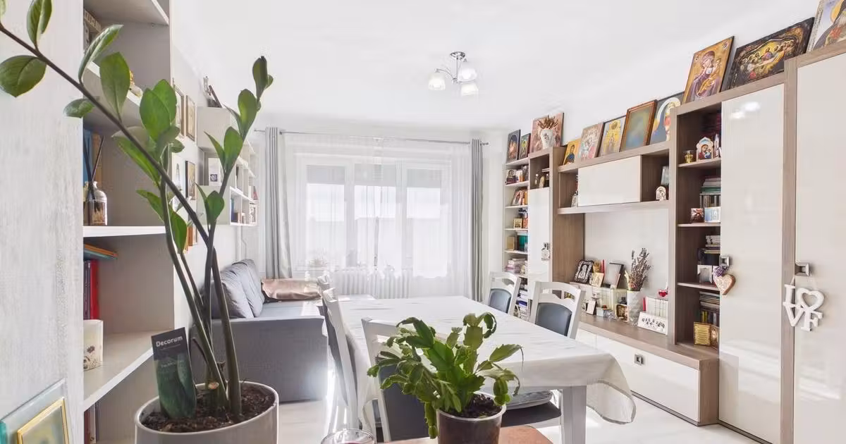 Apartament de vânzare cu 4 camere în zona Valenta, Oradea
