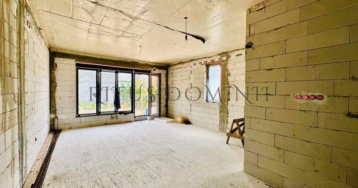 Duplex de vânzare cu 5 camere în zona Cantemir, Oradea