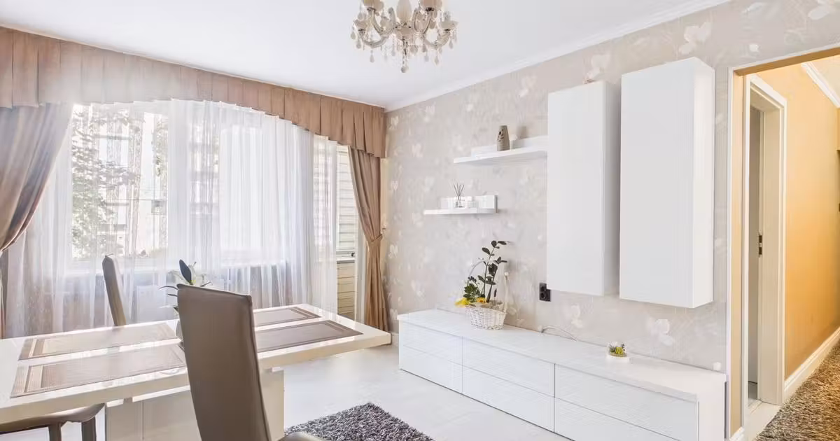 Apartament de vânzare cu 3 camere, mobilat în zona Cantemir, Oradea