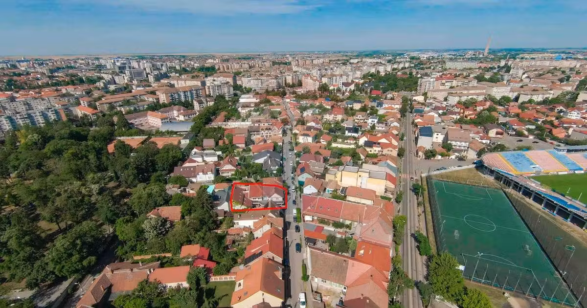 Casă individuală de vânzare cu 15 camere, mobilată în zona Decebal, Oradea