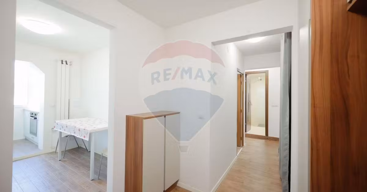 Apartament de vânzare cu 3 camere, mobilat în zona Rogerius, Oradea
