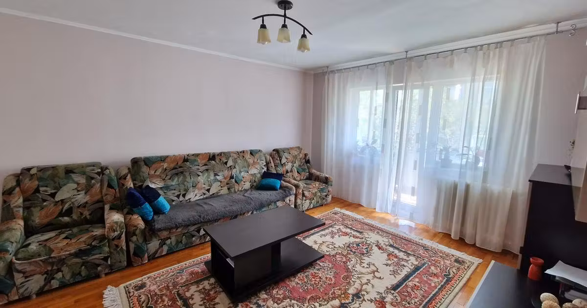 Apartament de vânzare cu 3 camere în zona Rogerius, Oradea