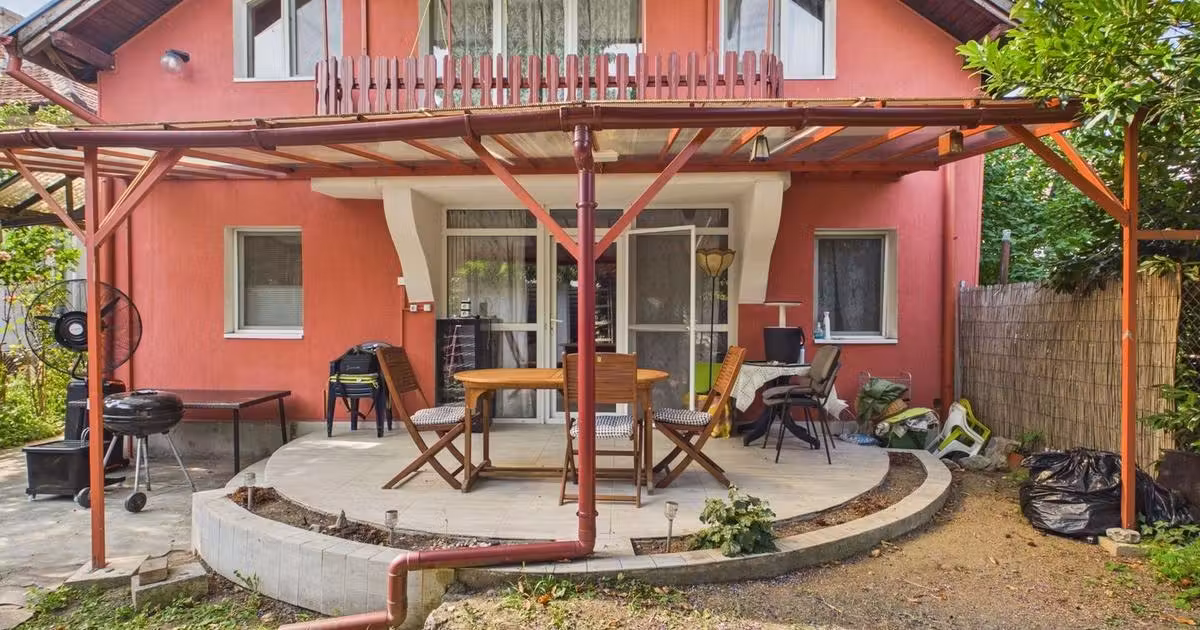 Casă individuală de vânzare cu 6 camere în zona Cantemir, Oradea