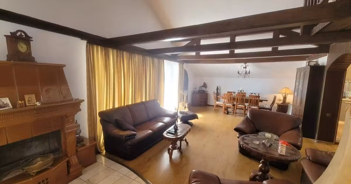 Casă individuală de vânzare cu 8 camere în zona Sărărie, Iași