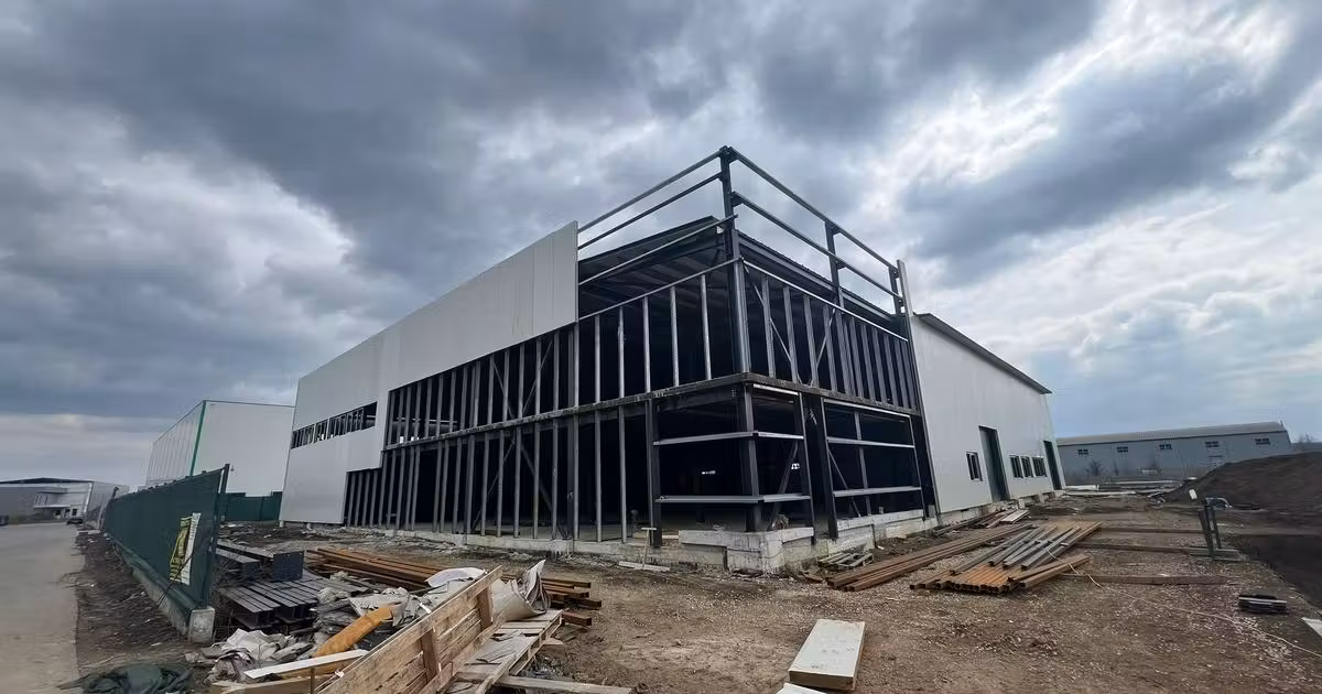 Spațiu industrial de vânzare 1500 mp în Otopeni