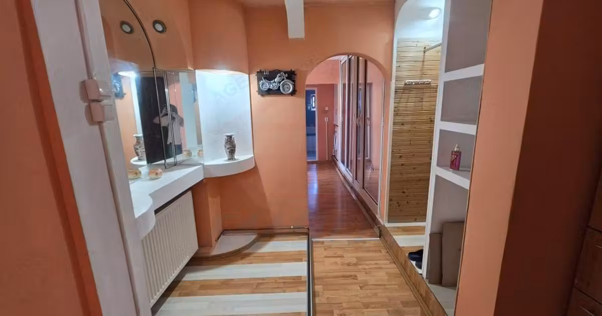 Apartament de vânzare cu 3 camere în zona Siderurgiștilor, Galați