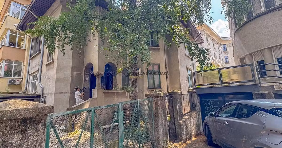 Apartament de vânzare cu 4 camere în Ultracentral