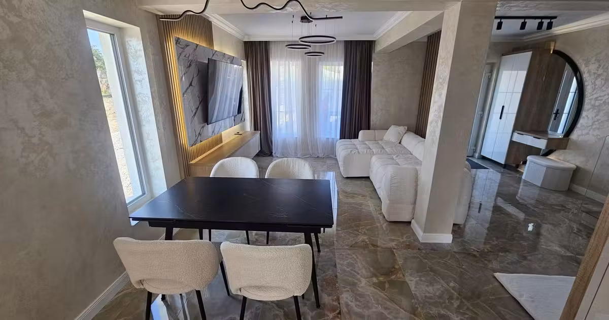 Casă individuală de vânzare cu 4 camere în zona Central, Botoșani