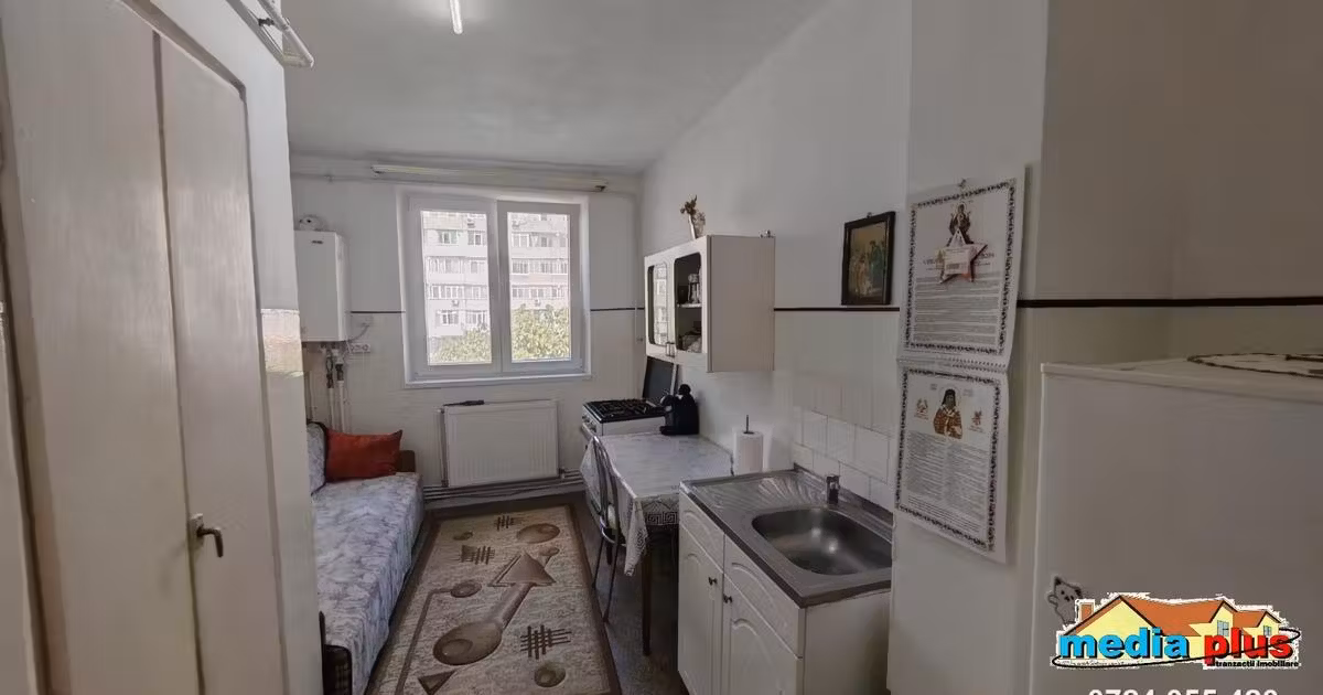 Apartament de vânzare cu 3 camere în zona Micro 19, Galați