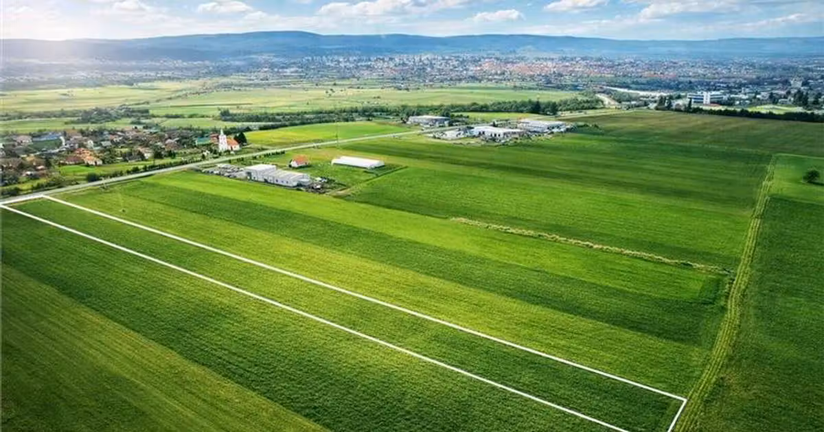 Teren agricol intravilan de vânzare de 7850 mp, în zona Exterior Est, Sfântu Gheorghe