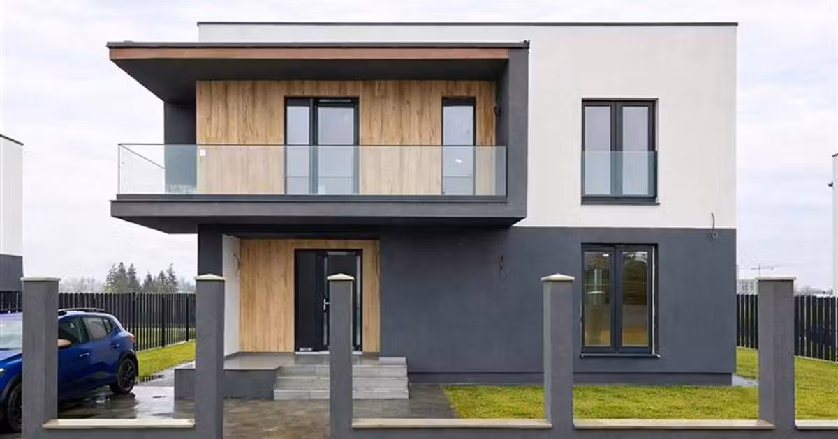 Casă individuală de vânzare cu 4 camere în zona Exterior Est, Brașov