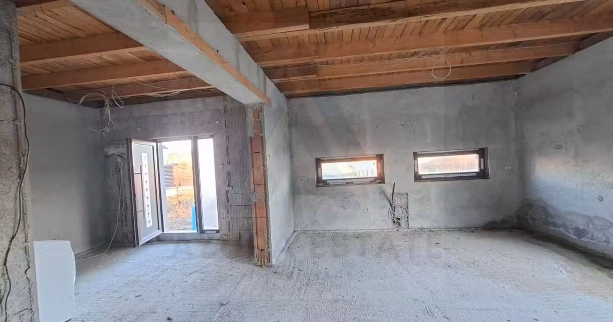 Casă individuală de vânzare cu 4 camere în Roșia