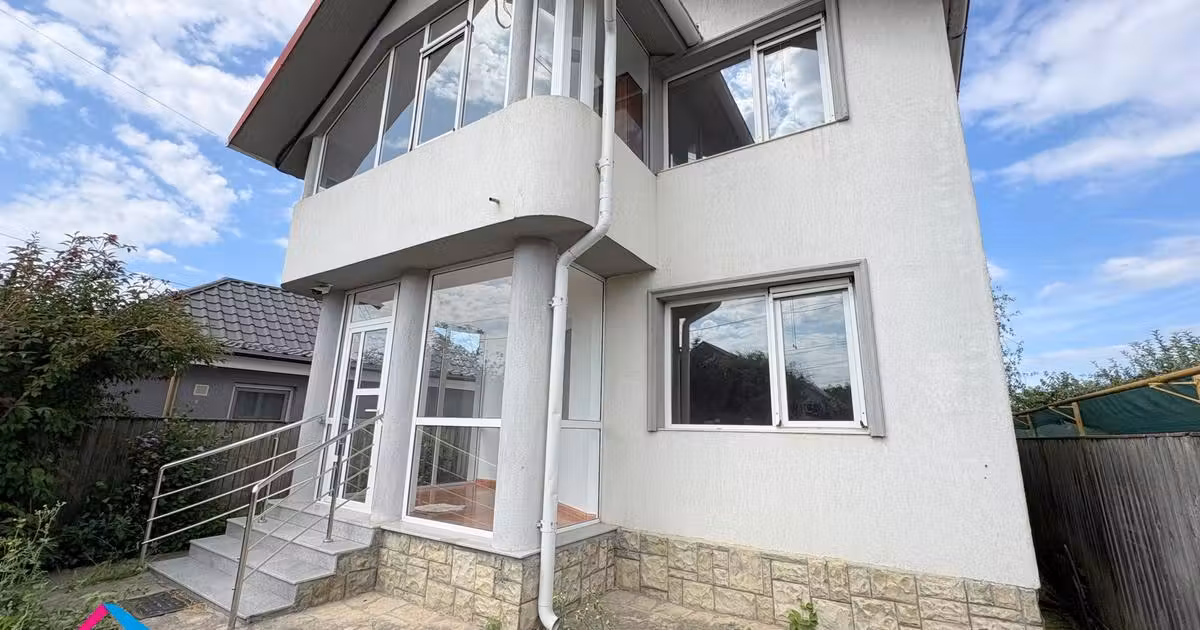 Casă individuală de vânzare cu 5 camere în zona Șerbănești, Bacău