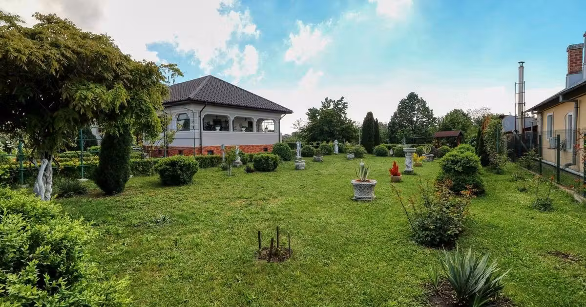 Casă individuală de vânzare cu 4 camere în Odăile