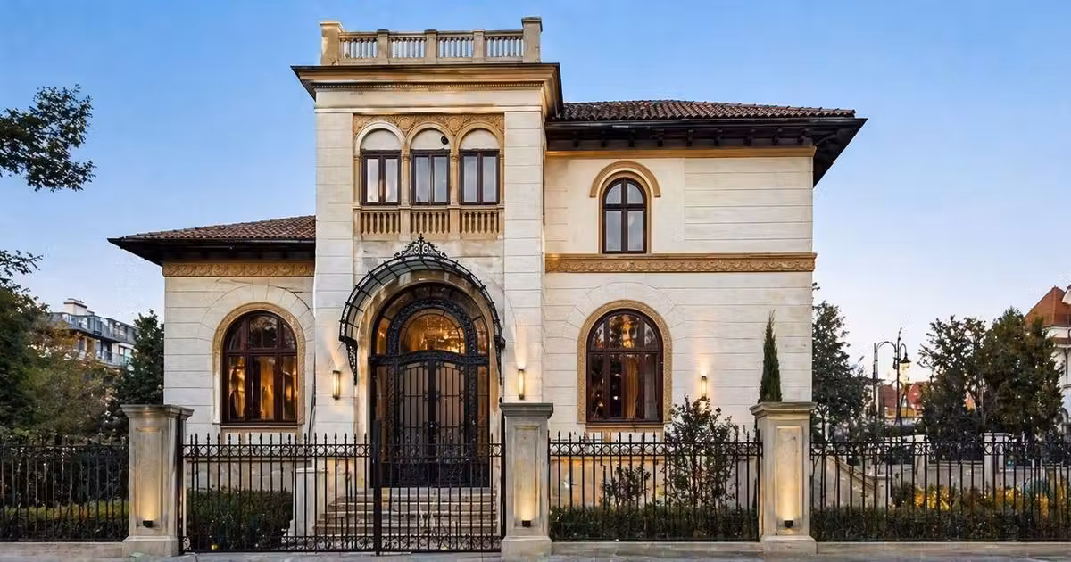 Casă individuală de vânzare cu 10 camere în zona Capitale, Sector 1