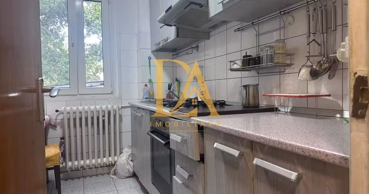 Apartament de vânzare cu 3 camere în zona Brâncoveanu, Sector 4