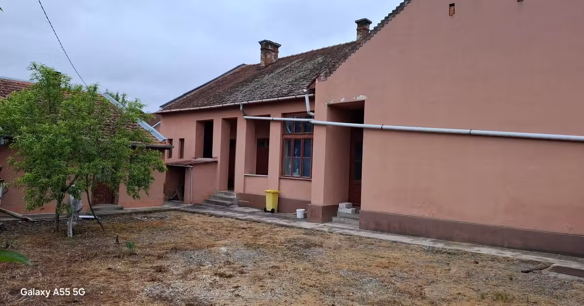 Casă individuală de vânzare cu 7 camere în Ilia