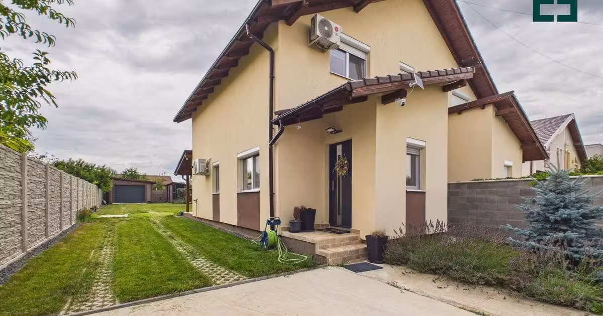 Duplex de vânzare cu 3 camere, mobilat în Bucovăț (Remetea Mare)
