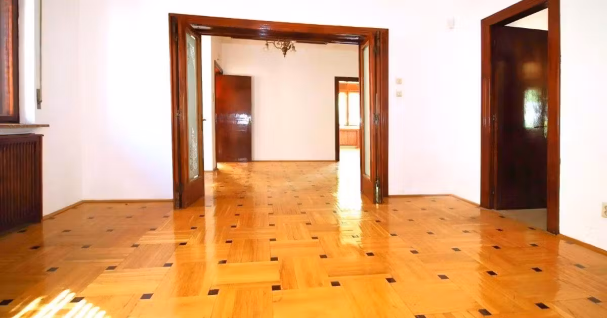 Casă de vânzare cu 9 camere în zona Universitate, Ultracentral