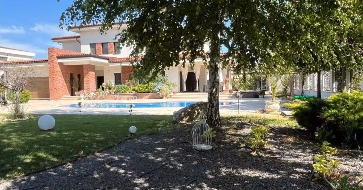Casă de vânzare cu 5 camere în Bragadiru