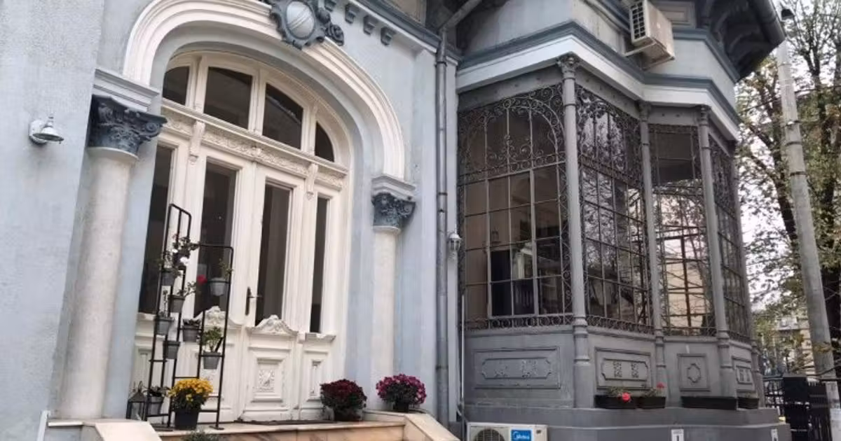Casă de vânzare cu 13 camere în zona Armeneasca, Sector 2