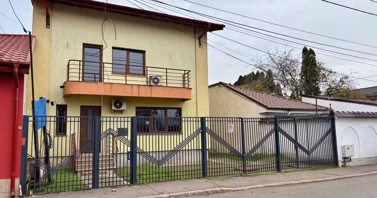 Casă individuală de vânzare cu 8 camere în zona Ion Creangă, Sector 5