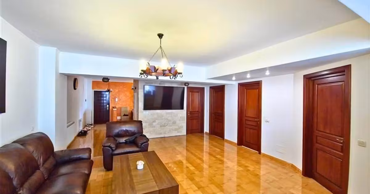 Apartament de vânzare cu 3 camere, mobilat în zona 1 Mai, Râmnicu Vâlcea