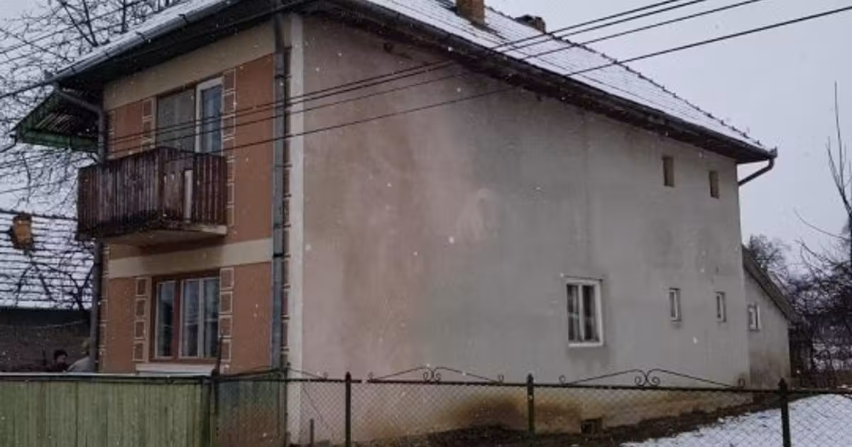 Casă de vânzare cu 4 camere în Păsăreni