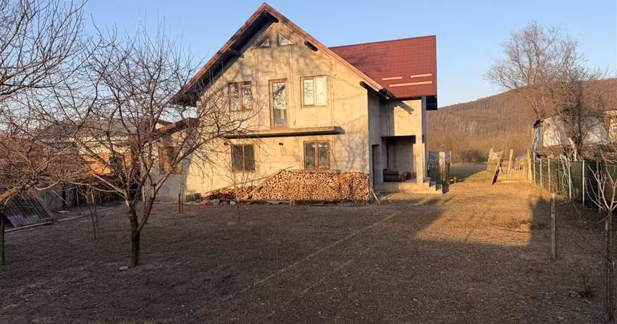 Casă individuală de vânzare cu 4 camere în Pătrăuți
