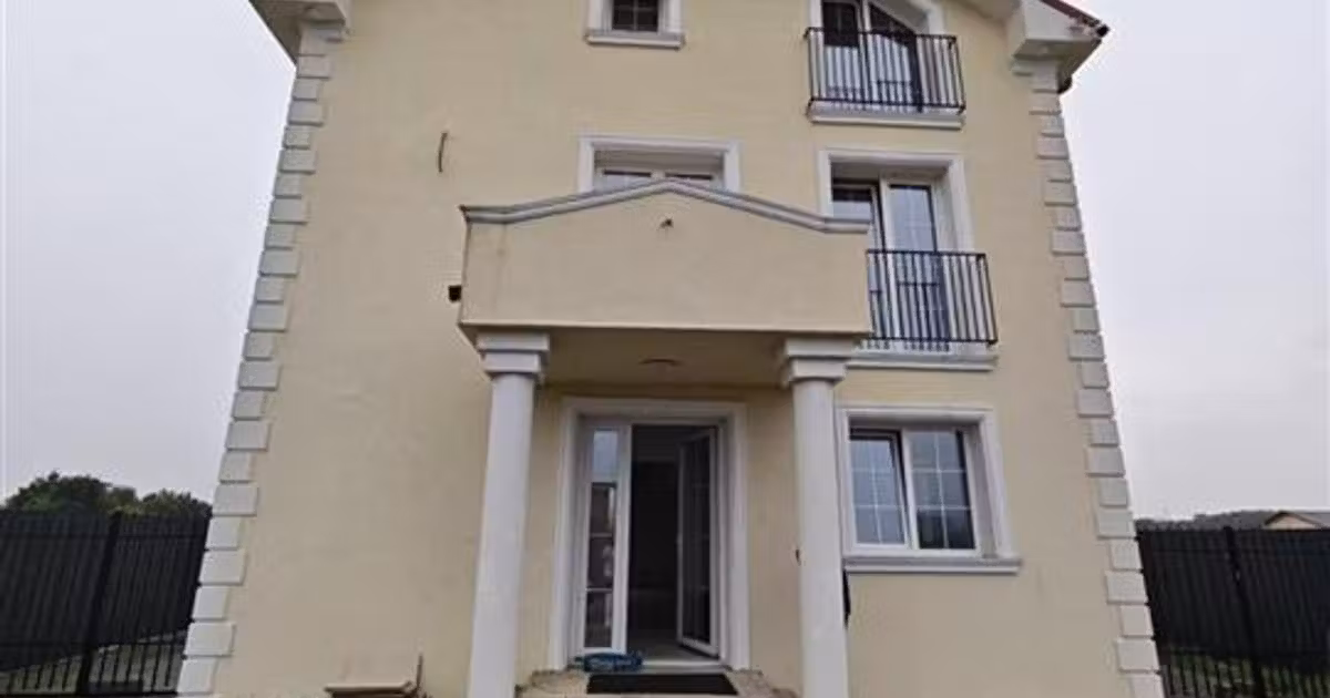 Casă de vânzare cu 6 camere, mobilată în zona Stupini, Brașov