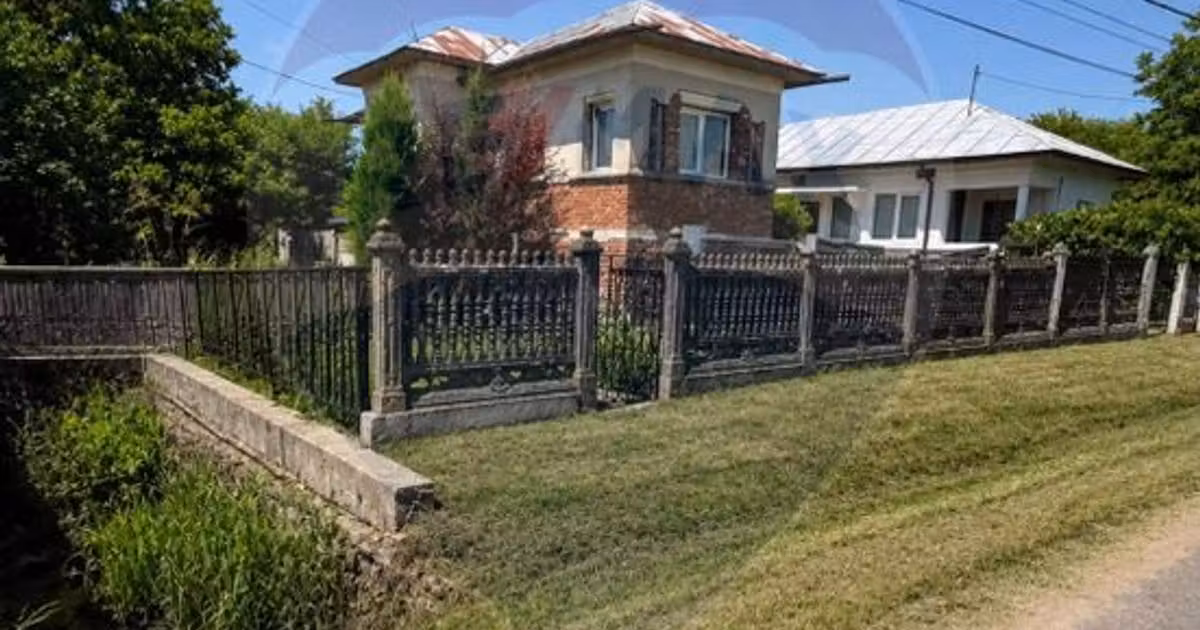 Casă individuală de vânzare cu 4 camere în Almăj